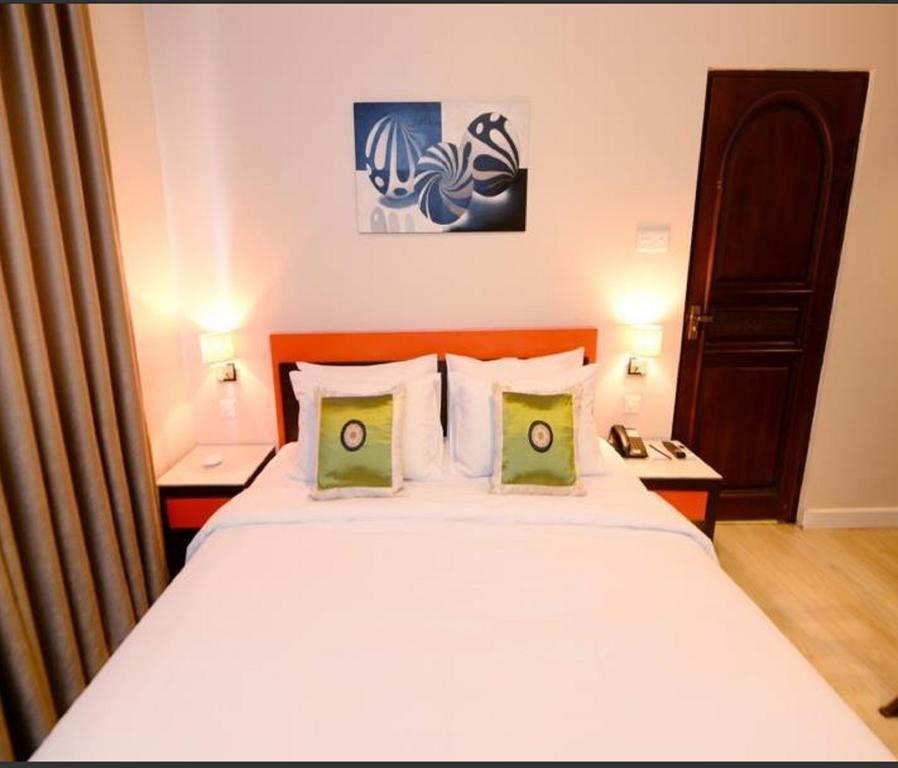 Hotel Shwe Gone Daing, Янгон Экстерьер фото