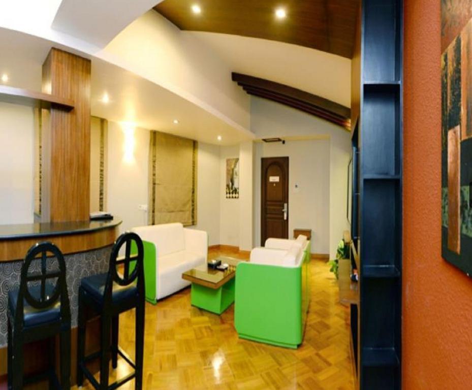 Hotel Shwe Gone Daing, Янгон Экстерьер фото