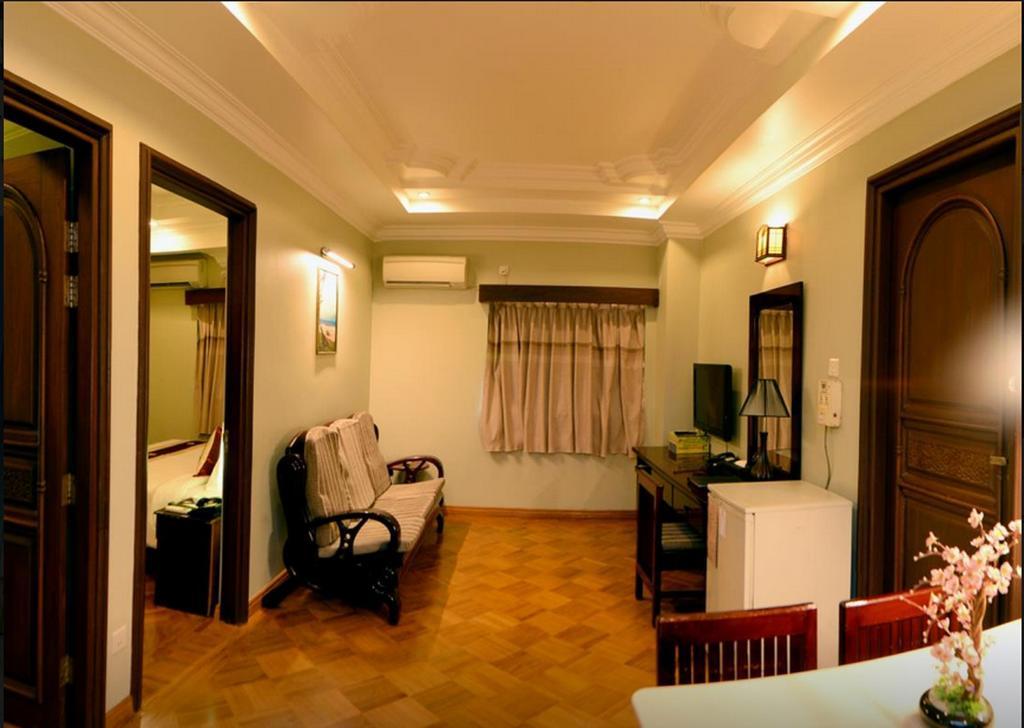 Hotel Shwe Gone Daing, Янгон Экстерьер фото