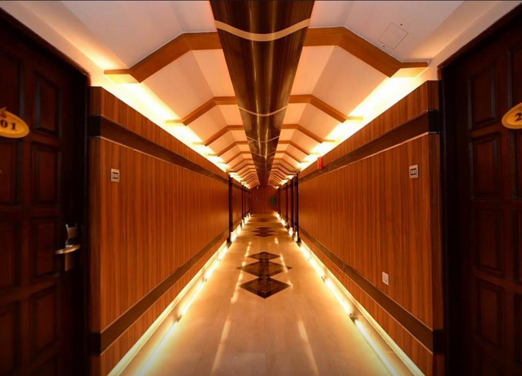 Hotel Shwe Gone Daing, Янгон Экстерьер фото