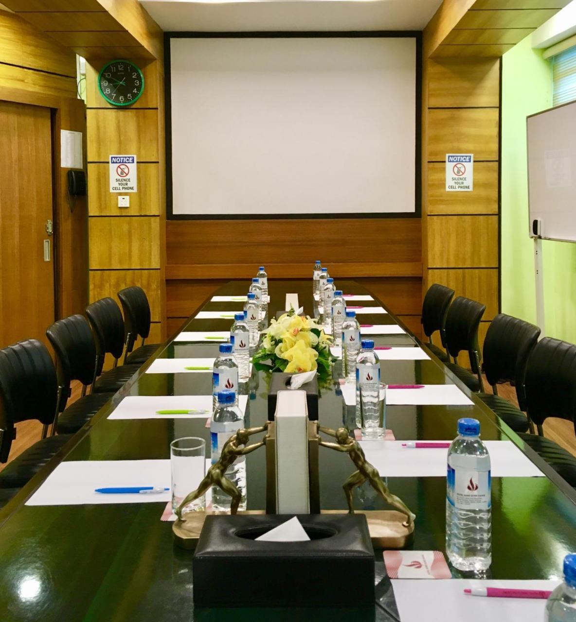 Hotel Shwe Gone Daing, Янгон Экстерьер фото