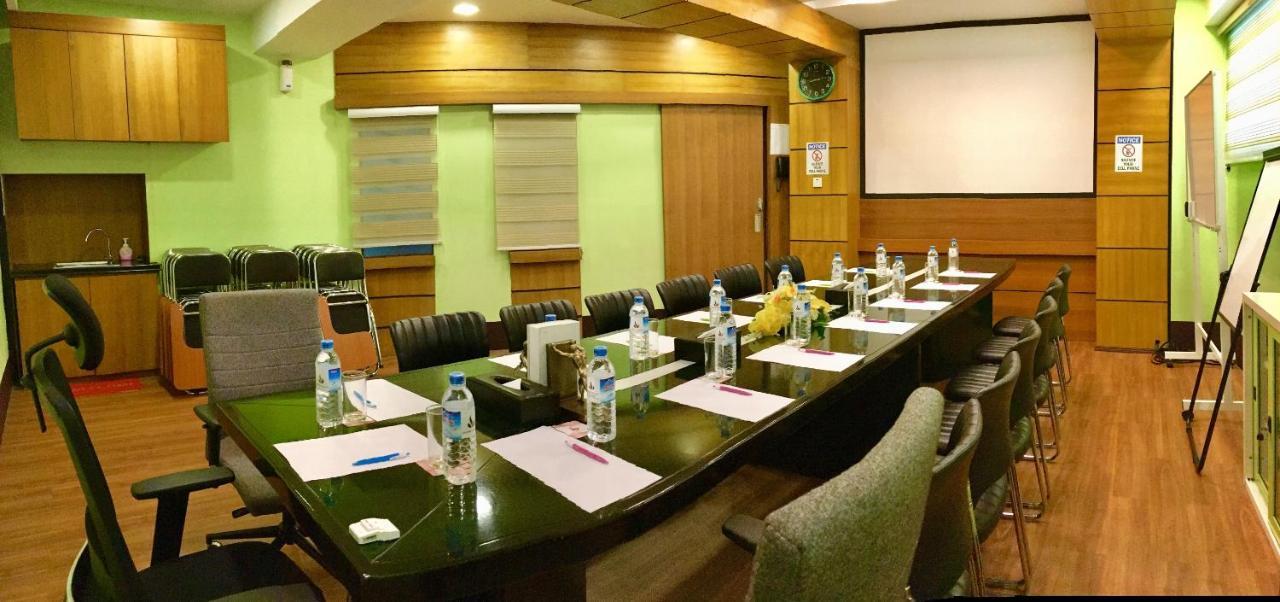 Hotel Shwe Gone Daing, Янгон Экстерьер фото